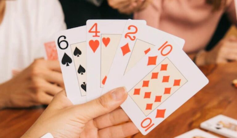 La <a href="https://fr.wikipedia.org/wiki/Bourre_(jeu)">Bourre</a>, jeu de cartes traditionnel <a href="https://fr.wikipedia.org/wiki/Occitan">occitan</a>